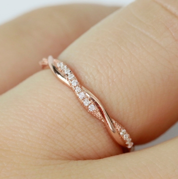 18 K Rose Gold Plated Ring with Lab Created/Simulated Diamonds Size 8 NWOT - Picture 2 of 6